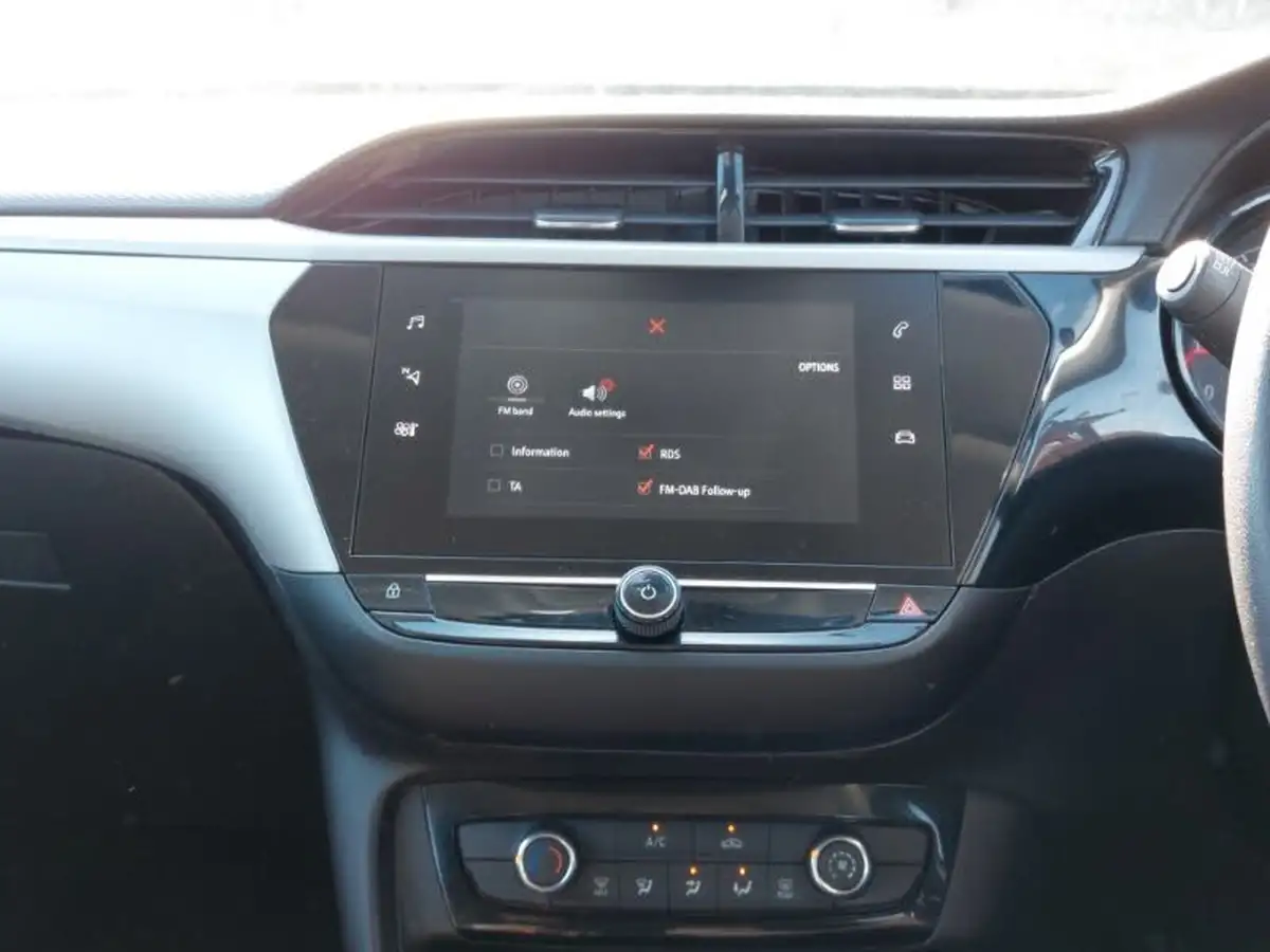 2022-vauxhall-corsa-12i-se-edition-big-10