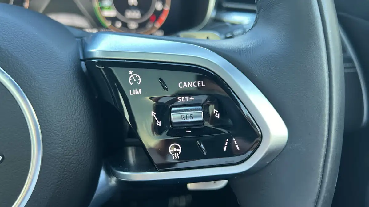2023-jaguar-f-pace-20-p250-r-dynamic-hse-black-big-28
