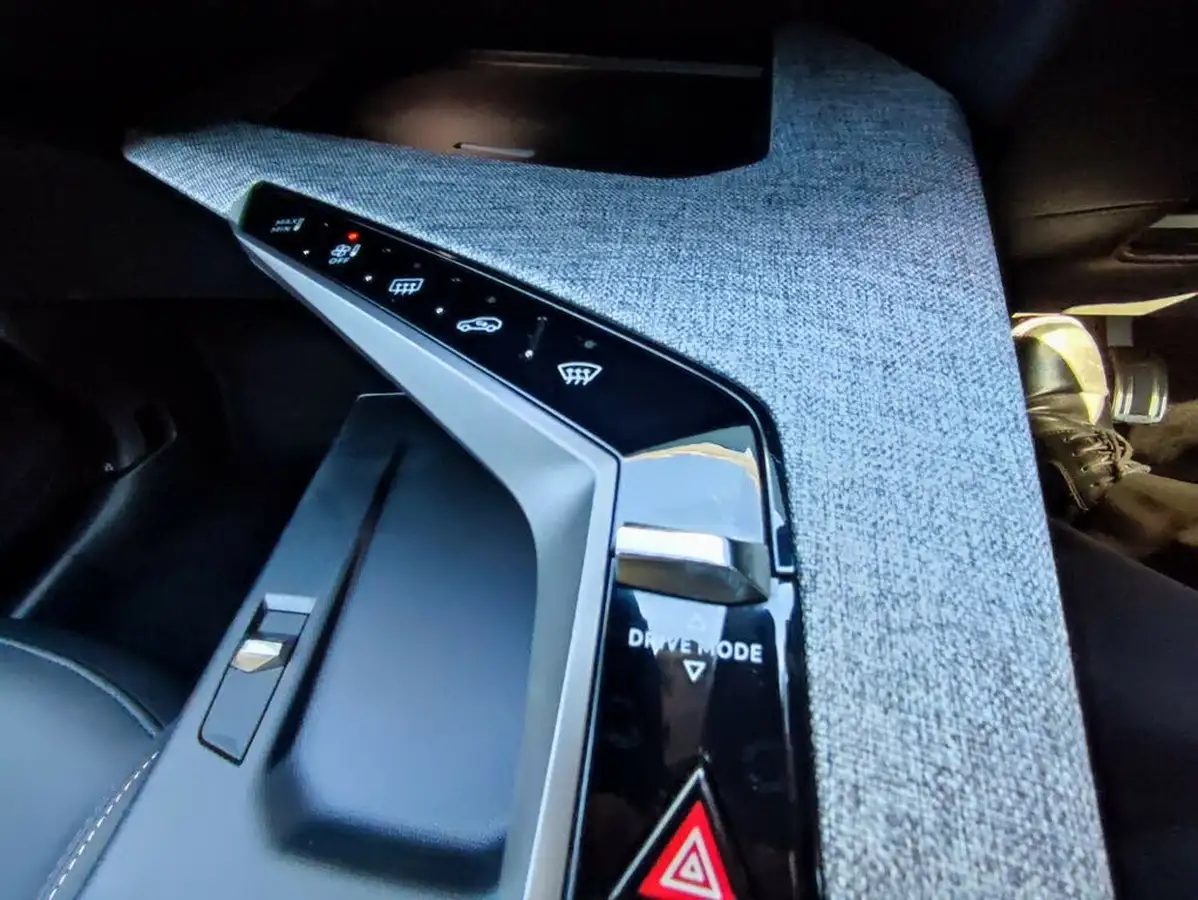2024-peugeot-3008-suv-12-puretech-allure-136ps-hybrid-e-dsc6-big-27