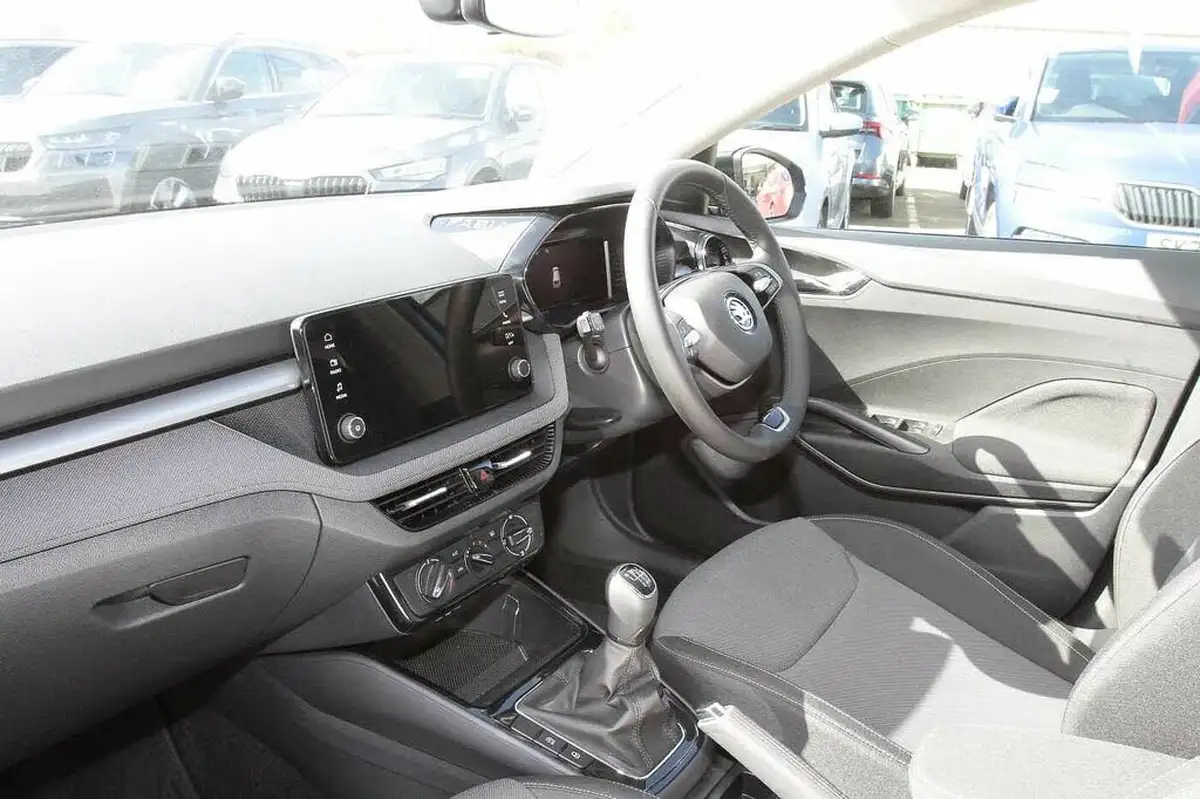 2024-skoda-fabia-10-tsi-colour-edition-116ps-big-1