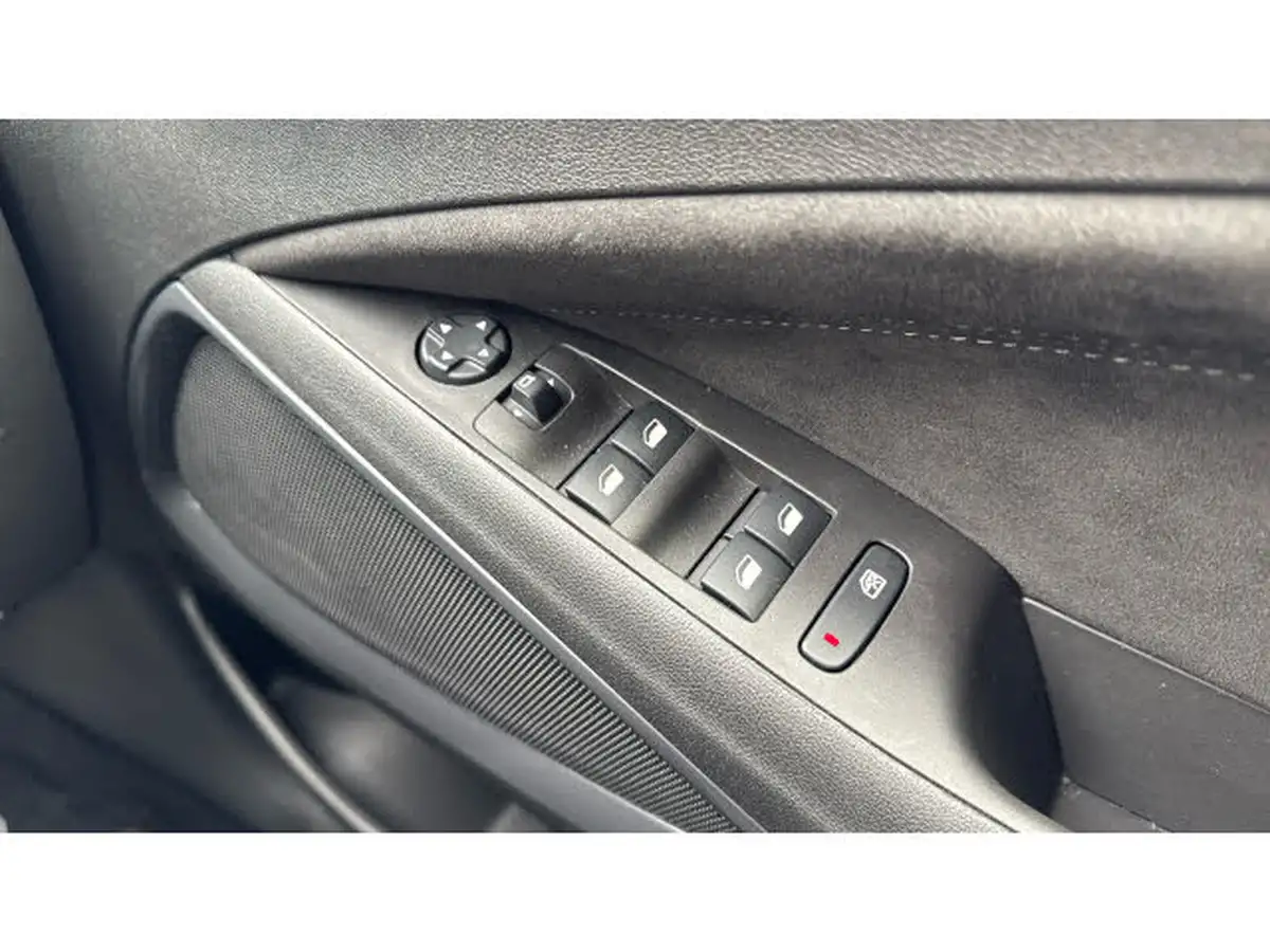 2022-vauxhall-crossland-12-ultimate-110ps-big-24