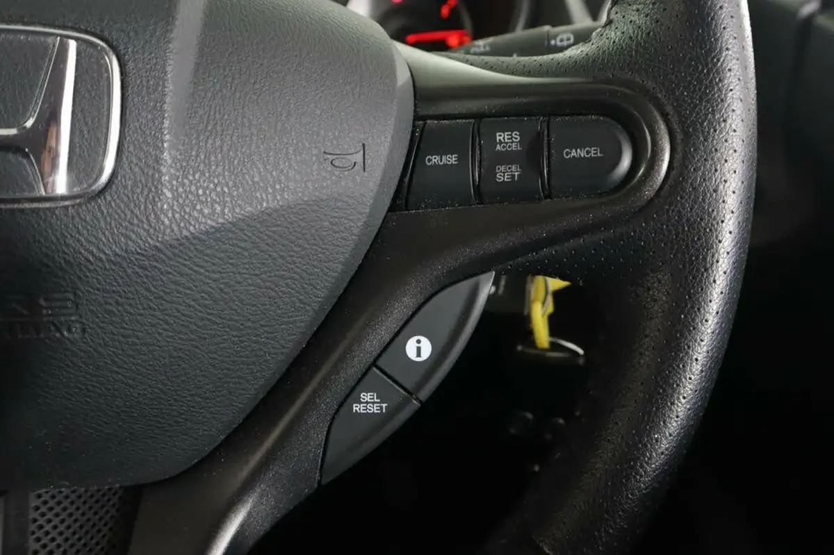 2013-honda-jazz-14-es-plus-big-29