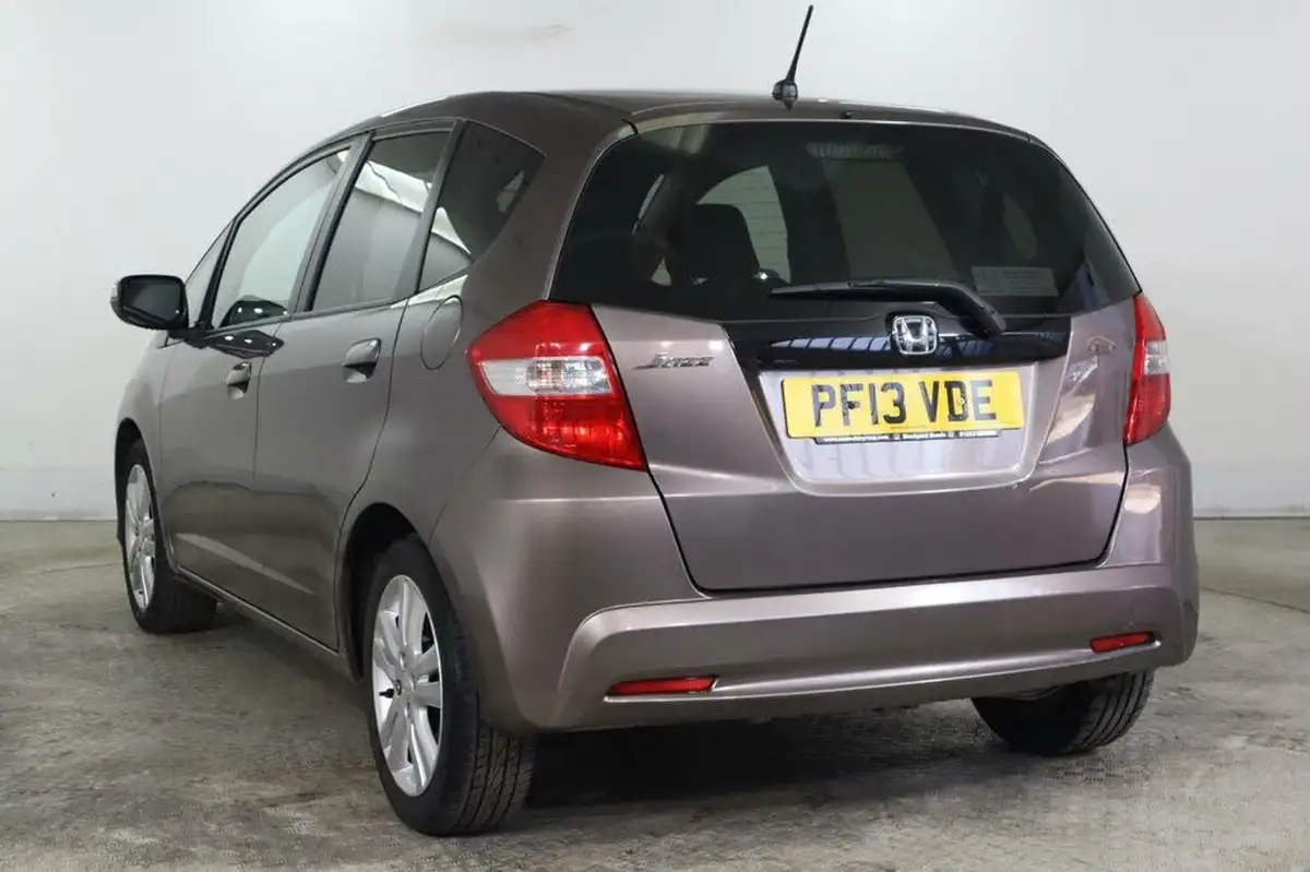 2013-honda-jazz-14-es-plus-big-5
