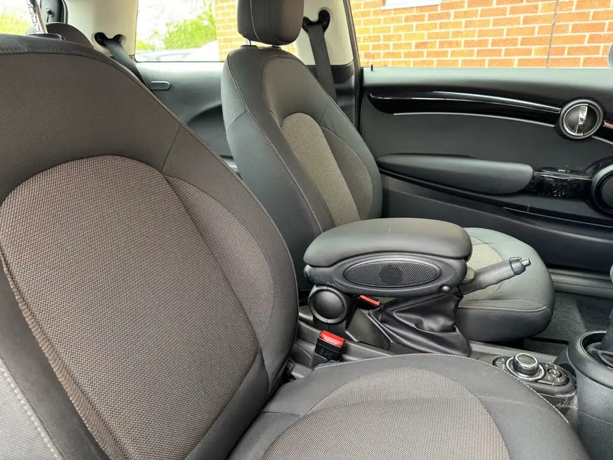 2021-mini-cooper-15-cooper-classic-hatchback-3d-big-13