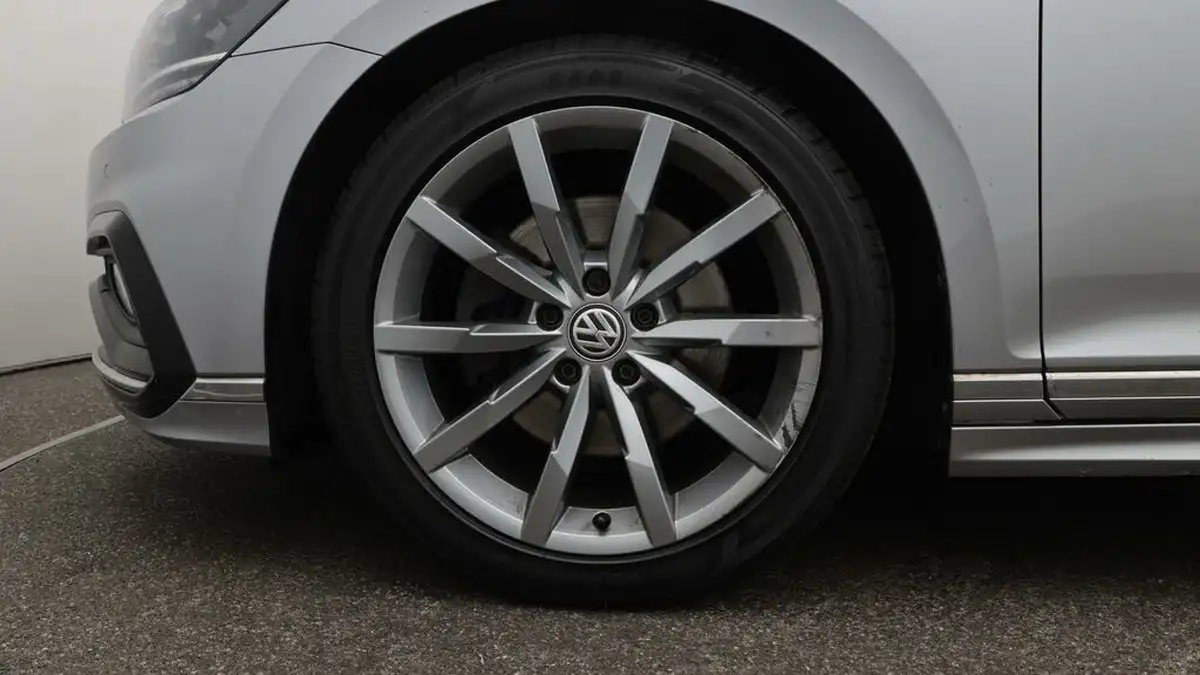 2020-volkswagen-passat-20tdi-r-line-150ps-evo-estate-5d-dsg-big-17
