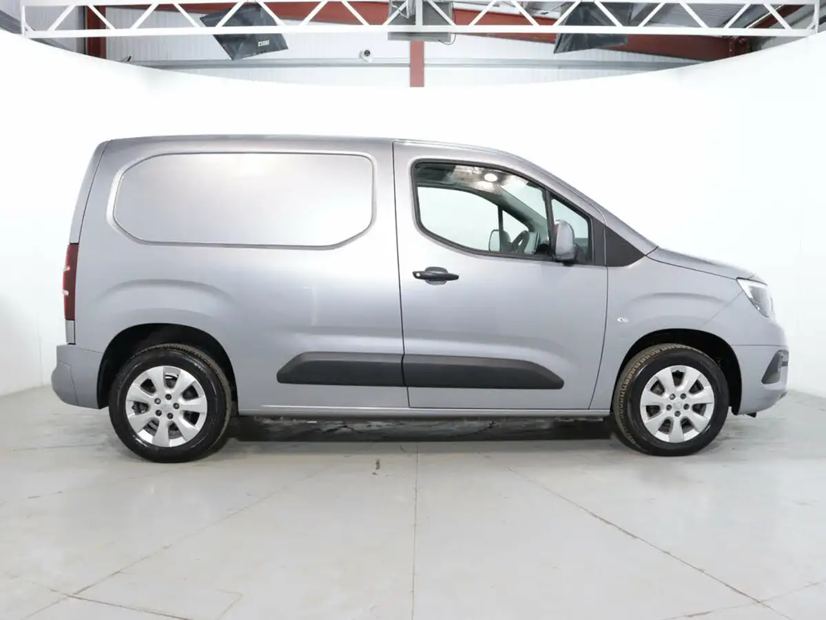 2021-vauxhall-combo-15cdti-griffin-2000-big-7