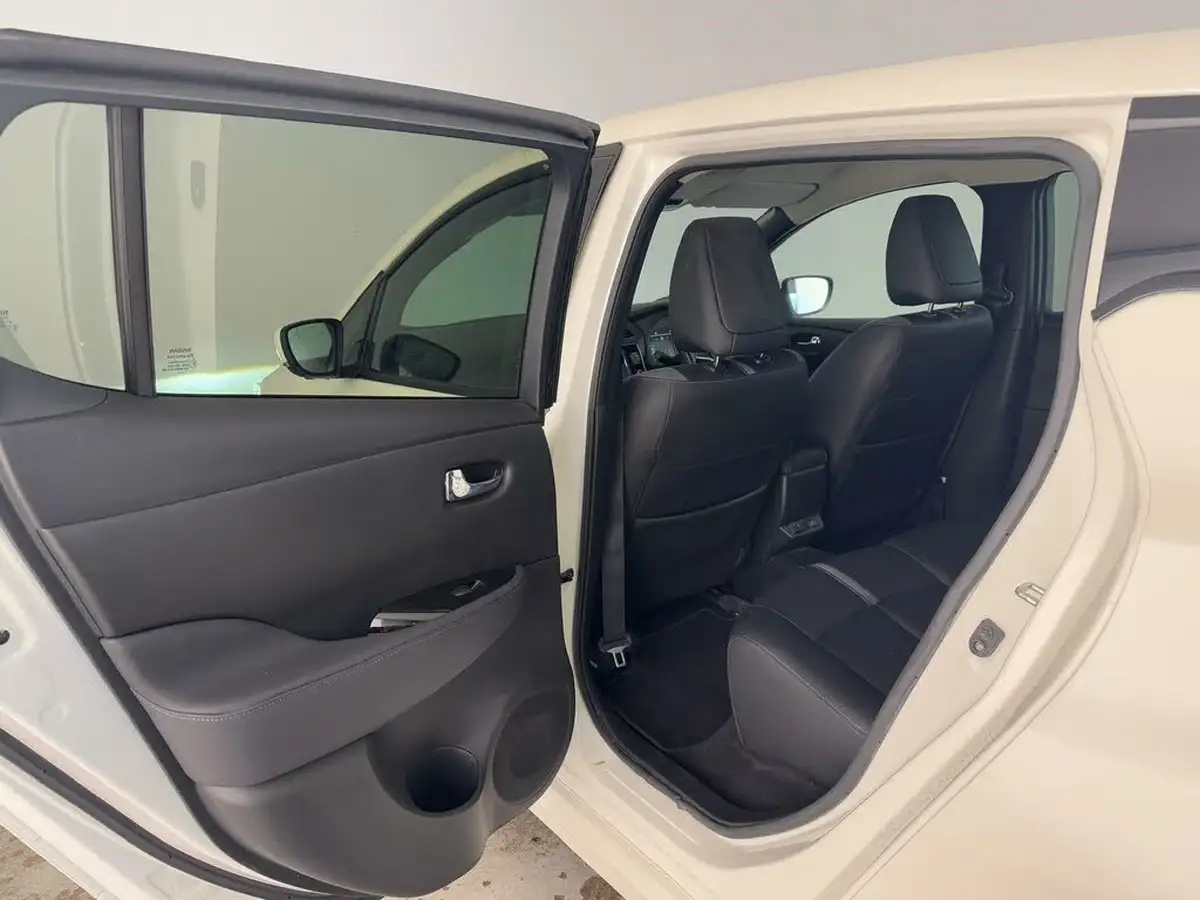 2023-nissan-leaf-e-tekna-39kwh-big-12