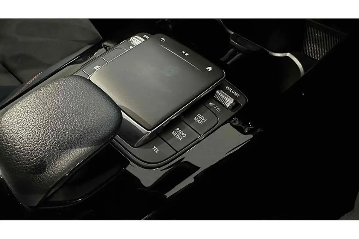 2021-mercedes-benz-a-class-20d-a220d-amg-line-saloon-4d-big-31