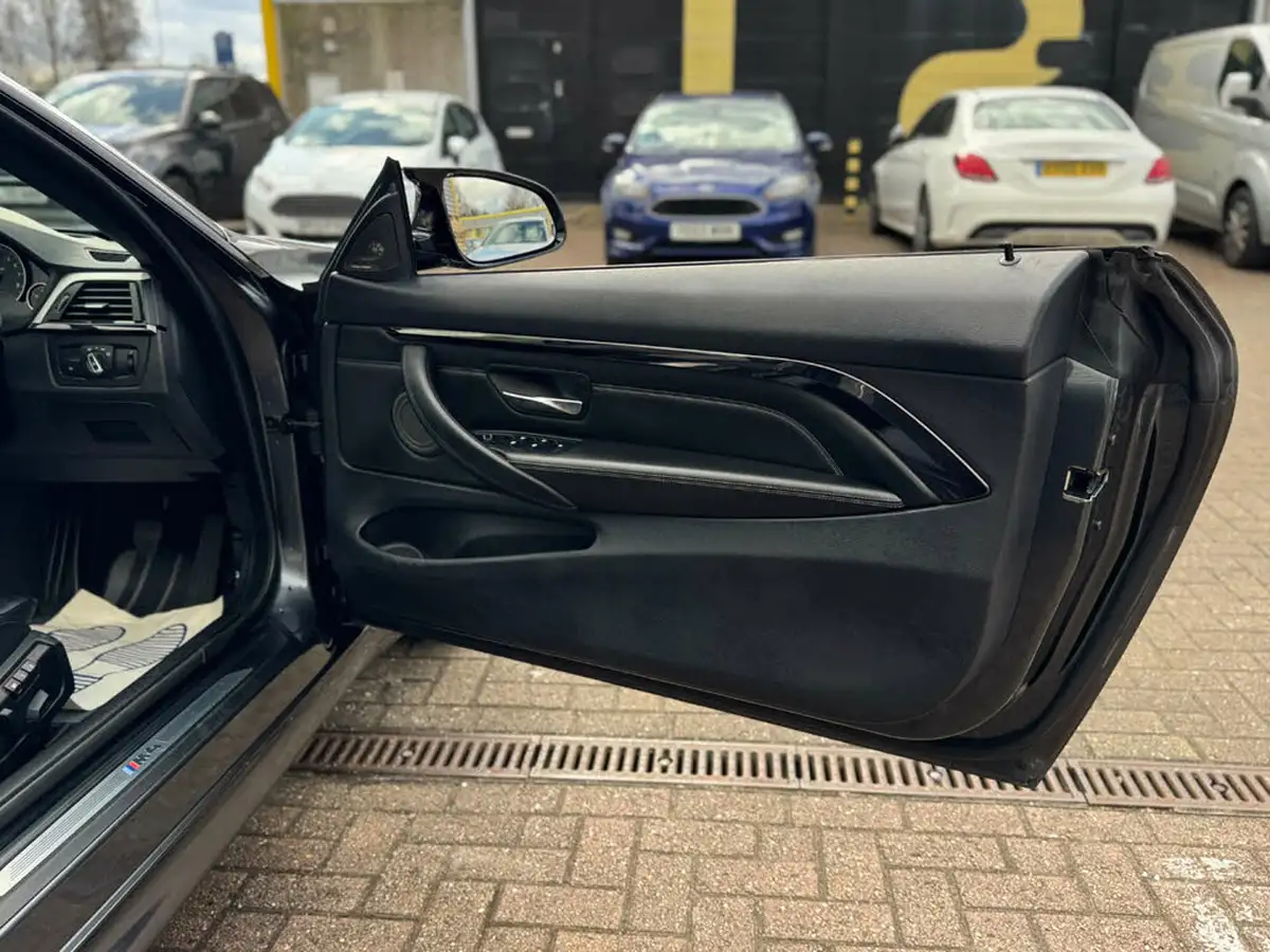 2014-bmw-4-series-30-m4-convertible-m-dct-big-27