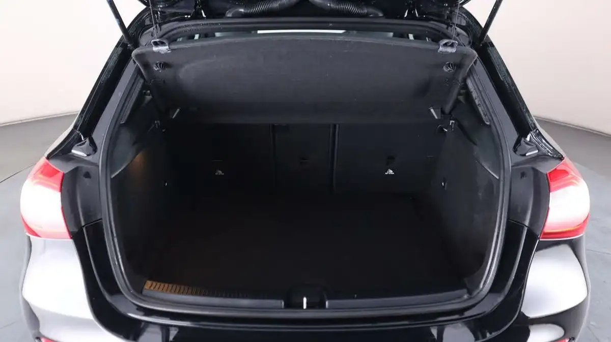 2021-mercedes-benz-a-class-13-a180-se-7g-dct-big-17
