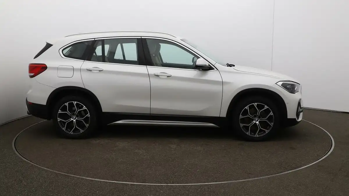 2021-bmw-x1-20-sdrive20i-xline-big-41