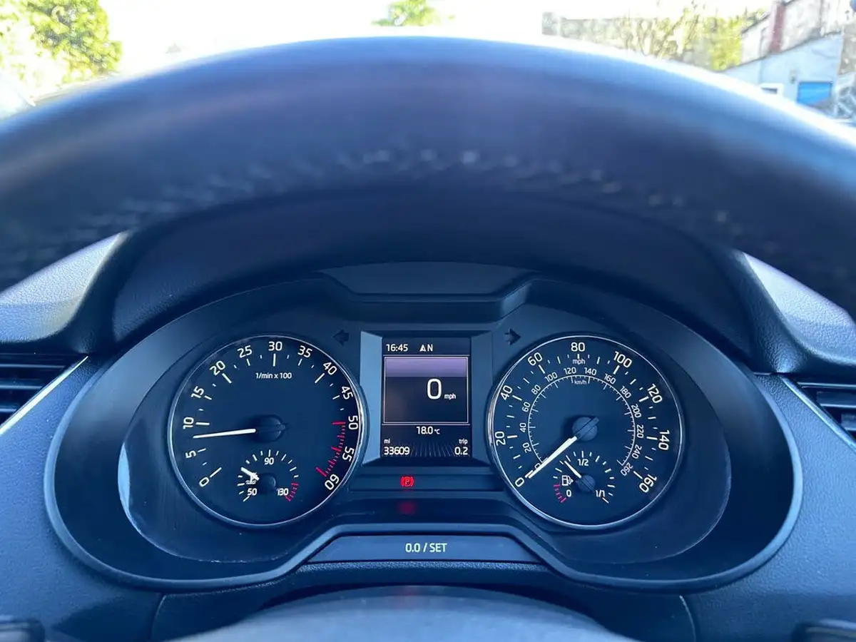 2015-skoda-octavia-big-26