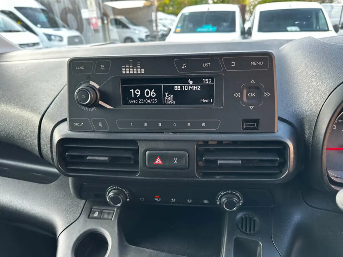 2019-vauxhall-combo-16cdti-edition-2300-100pseu6-l2h1-panel-big-16