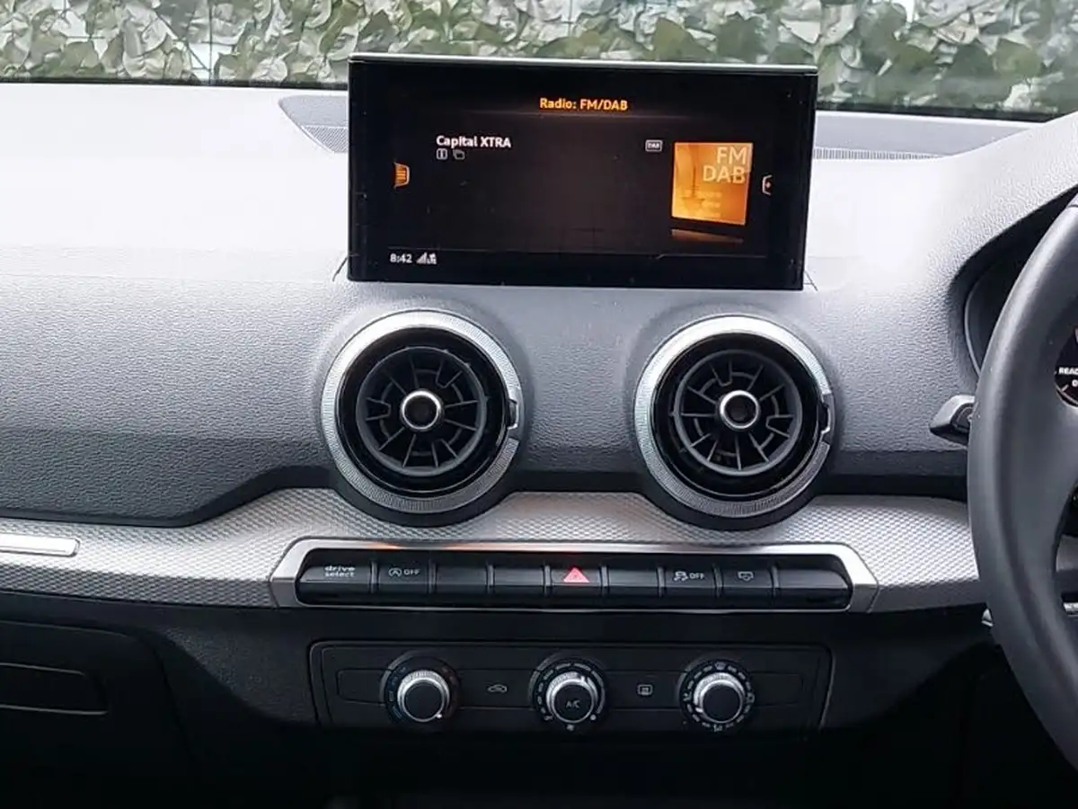 2022-audi-q2-10-30-tfsi-sport-big-10
