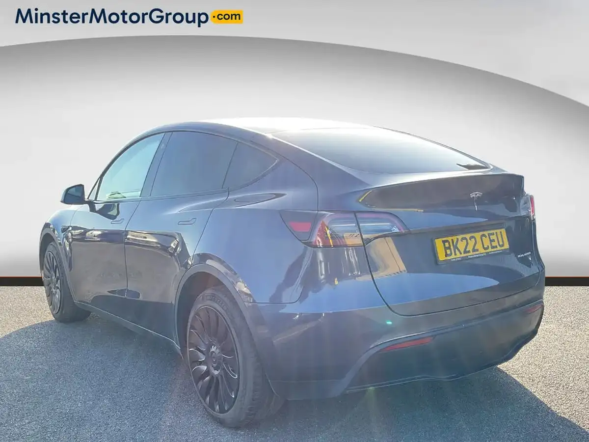 2022-tesla-model-y-e-long-range-big-3