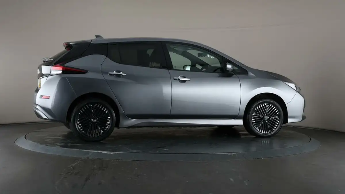 2022-nissan-leaf-e-e-tekna-59kwh-big-55