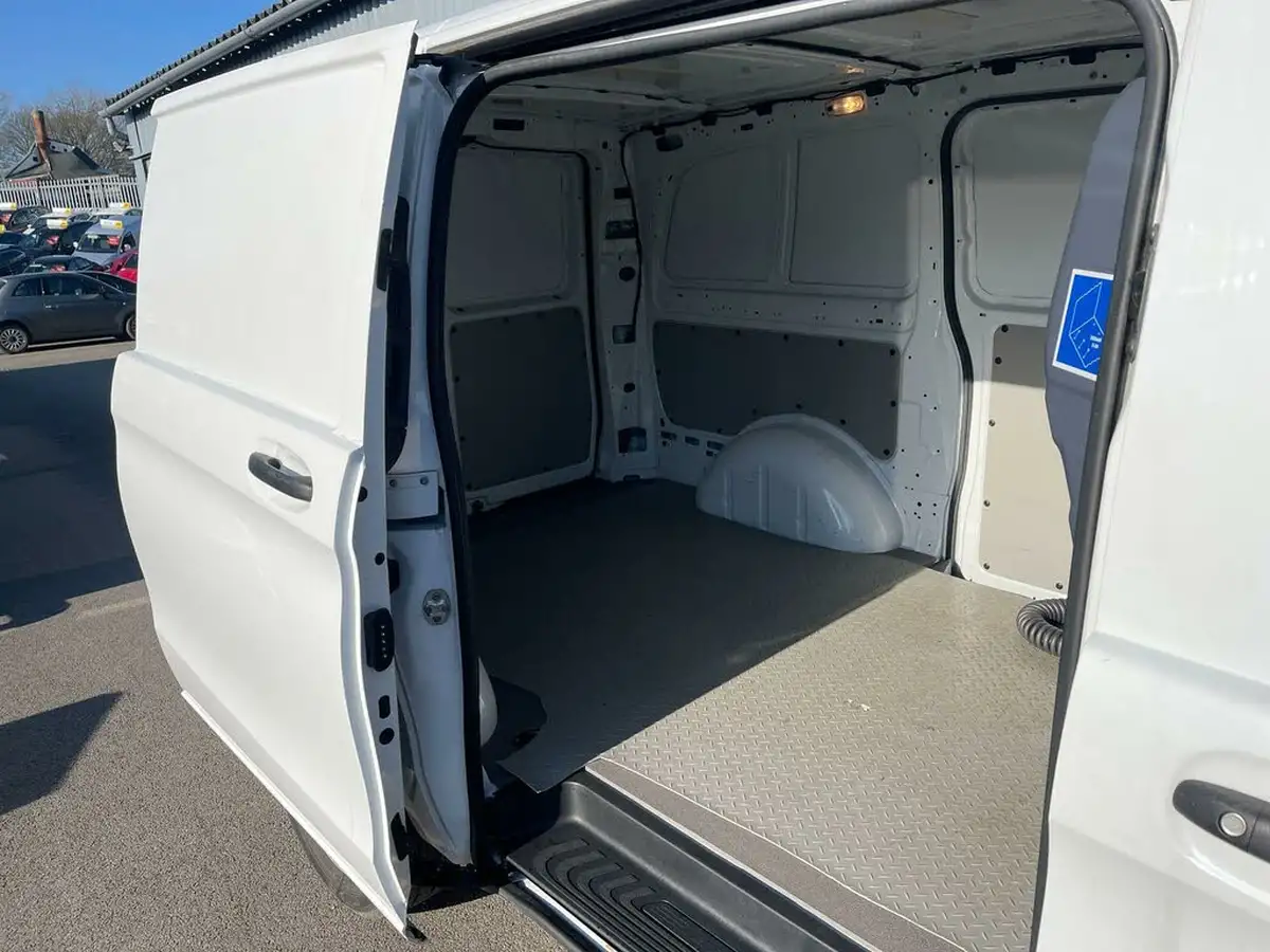2020-mercedes-benz-vito-e-pure-l2-big-36