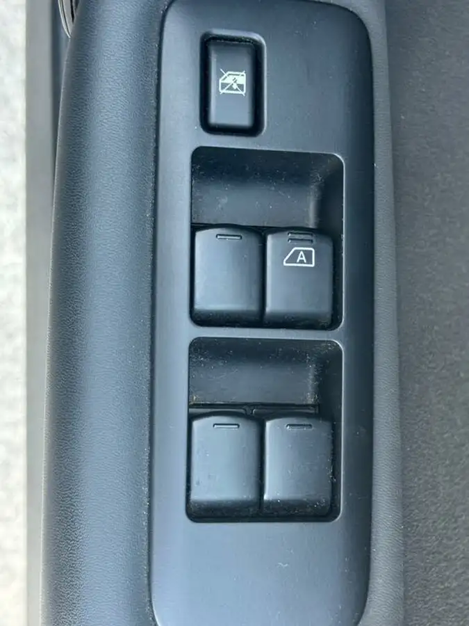 2013-nissan-qashqai-20-360-cvt-big-20