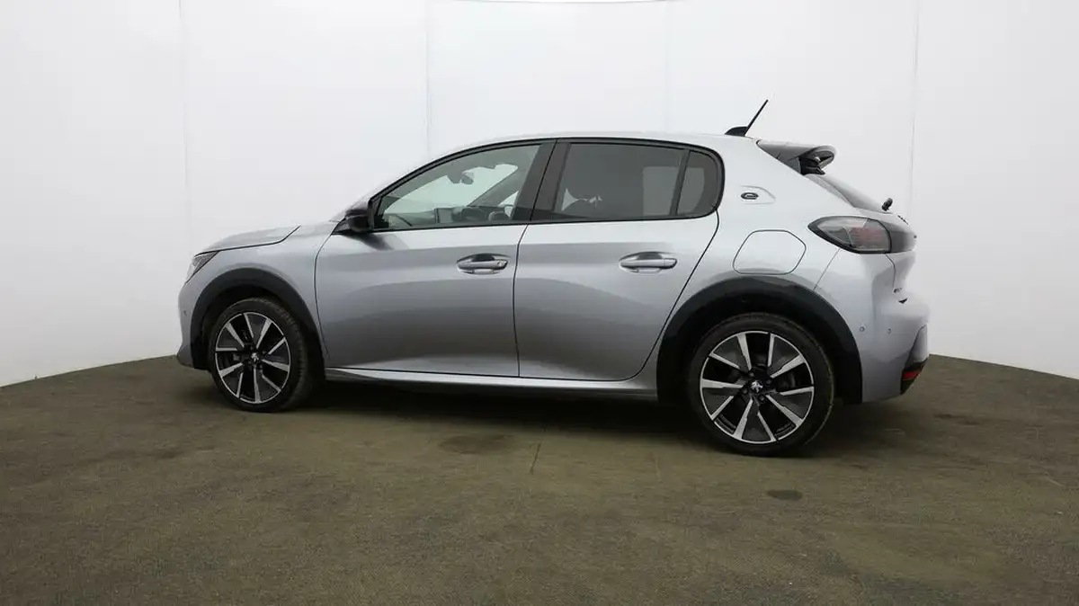 2021-peugeot-208-e-gt-50kwh-big-59