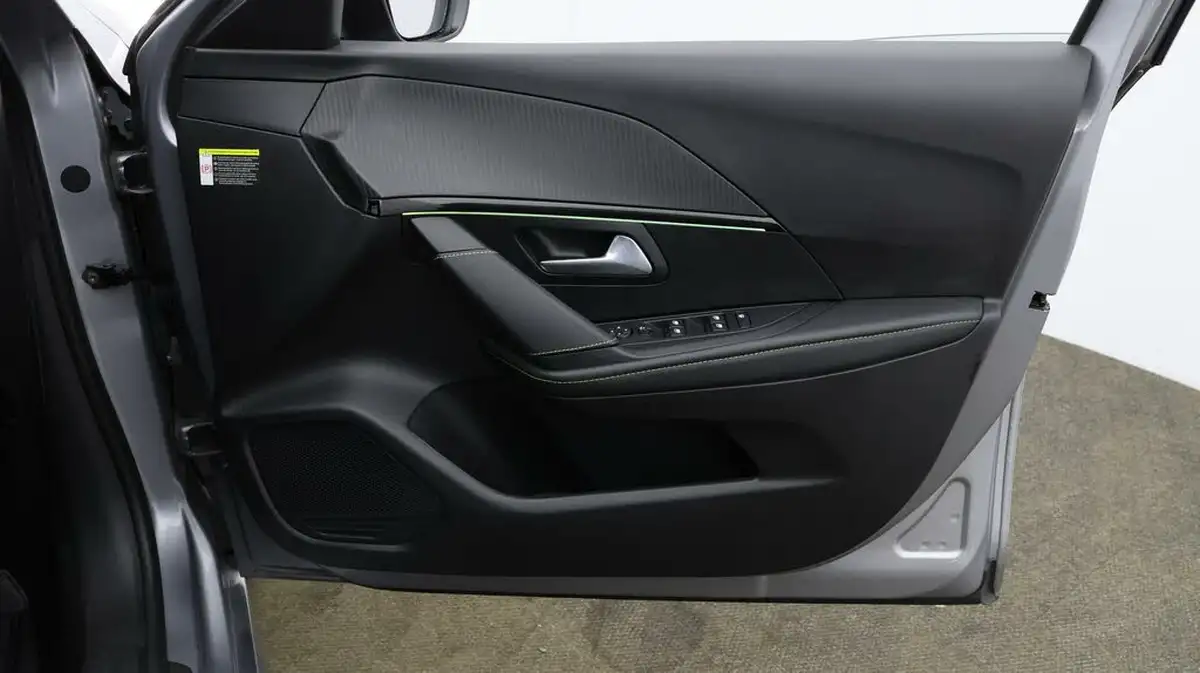 2021-peugeot-208-e-gt-50kwh-big-14
