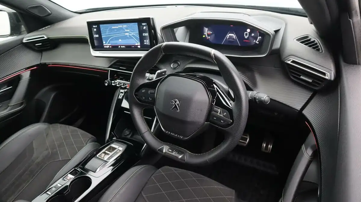 2023-peugeot-2008-suv-12-puretech-gt-130ps-hatchback-eat8-big-9