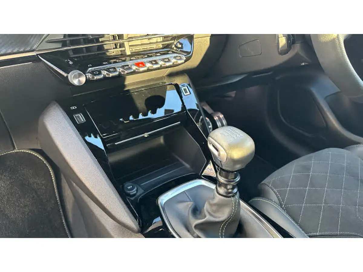 2022-peugeot-208-12-puretech-gt-premium-100bhp-big-12