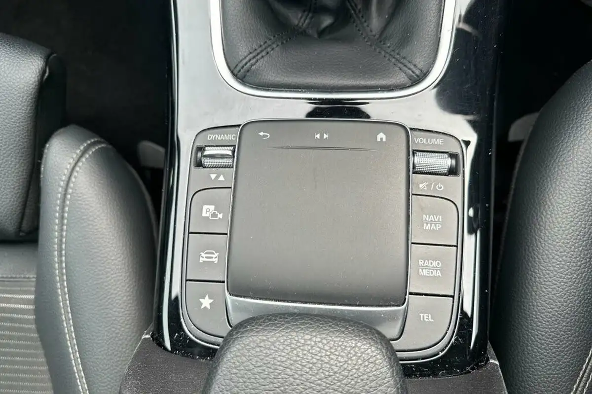 2020-mercedes-benz-a-class-15d-a180d-sport-executive-hatchback-5d-big-30