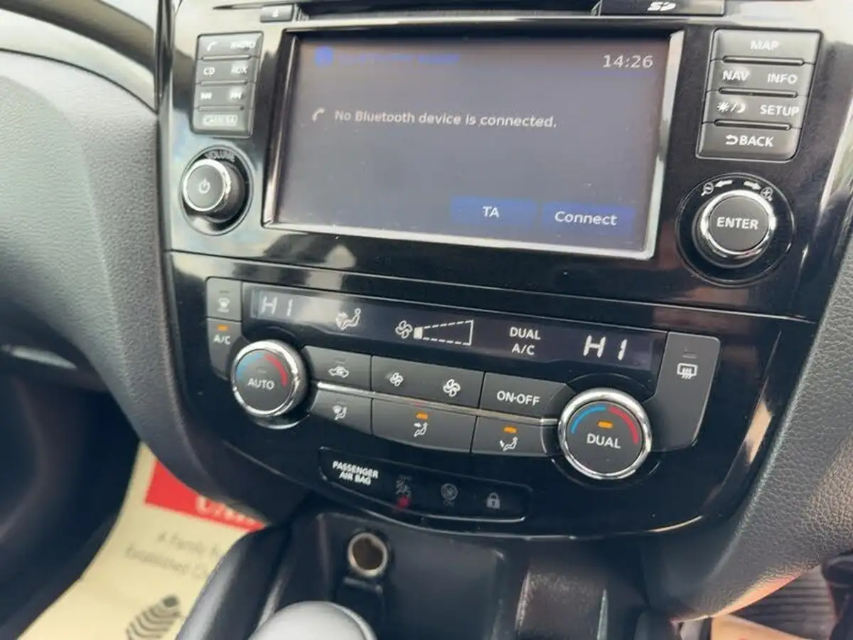 2017-nissan-qashqai-12-dig-t-n-connecta-xtronic-cvt-big-30