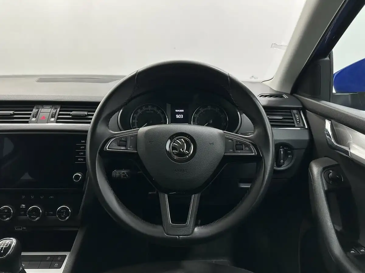 2020-skoda-octavia-16tdi-se-technology-estate-big-10