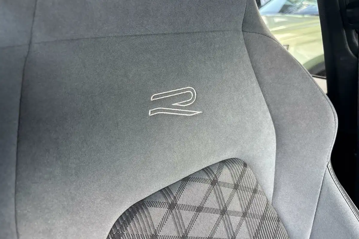 2023-volkswagen-golf-15-etsi-r-line-hatchback-big-59
