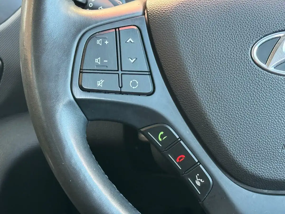 2018-hyundai-i10-12-premium-se-big-17