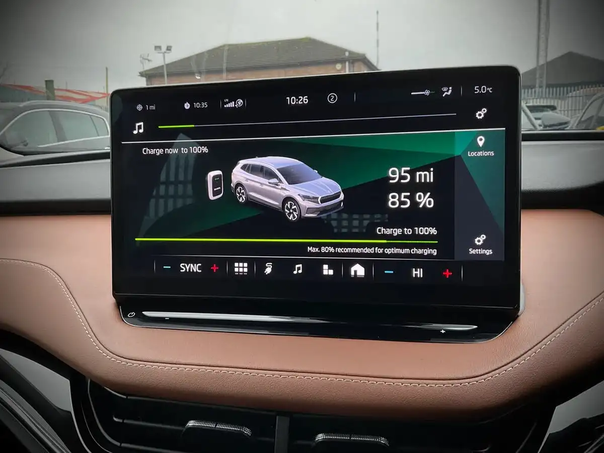 2021-skoda-enyaq-e-60-62-kwh-big-33