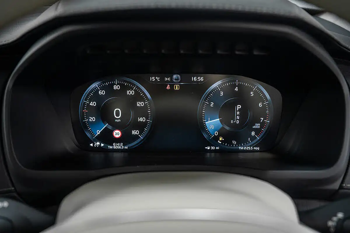 2019-volvo-xc90-20-t5-inscription-awd-big-40