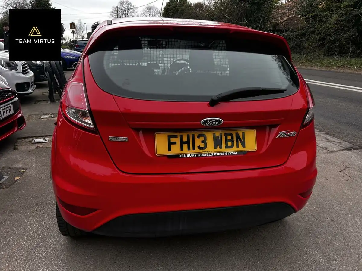 2013-ford-fiesta-15tdci-panel-big-2