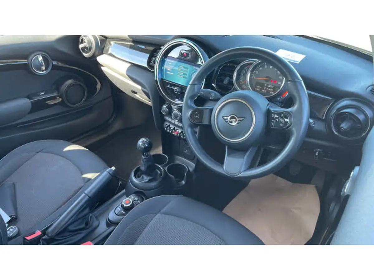2021-mini-cooper-15-cooper-classic-hatchback-3d-big-10