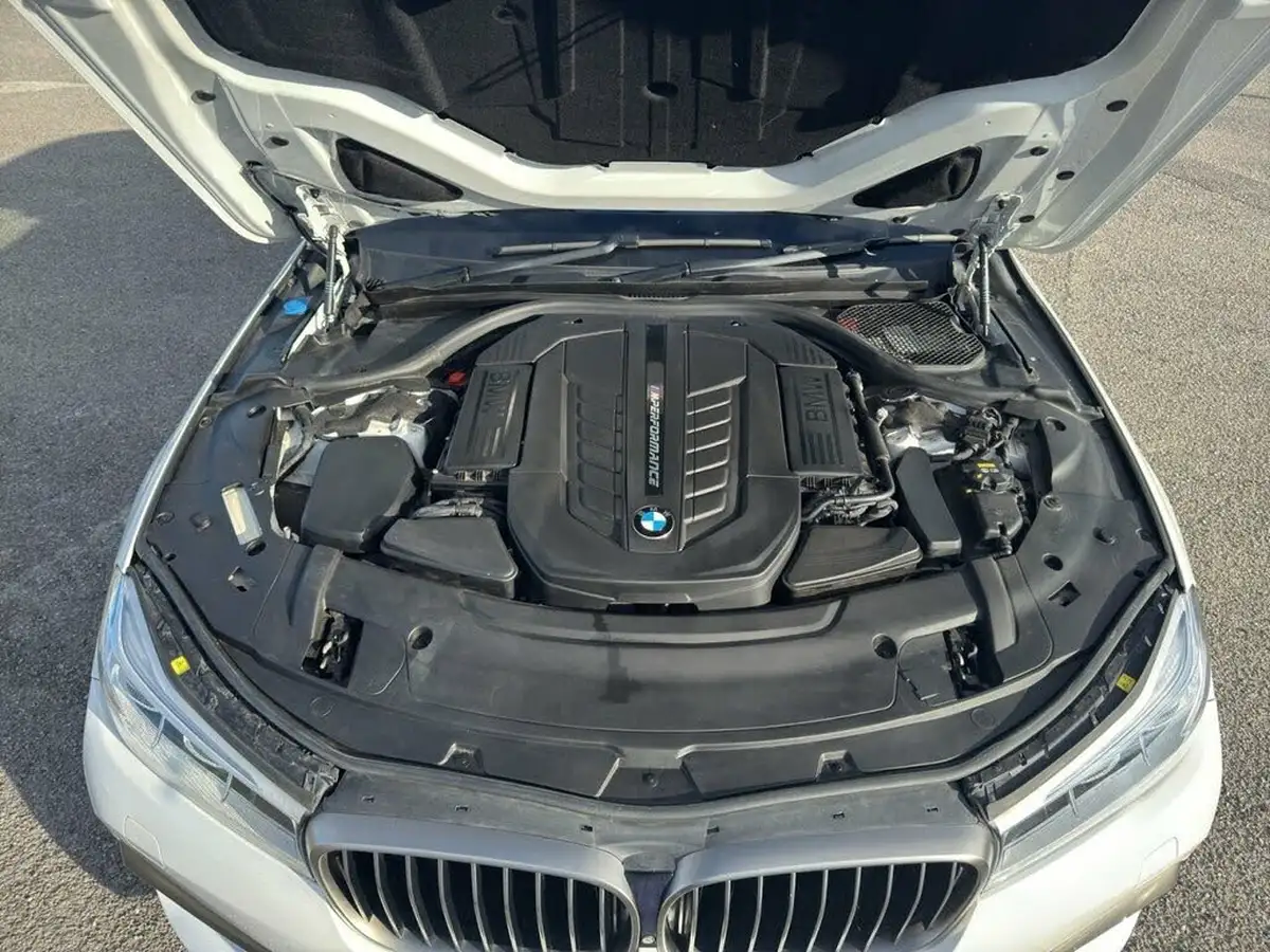 2018-bmw-7-series-66-m760li-big-38
