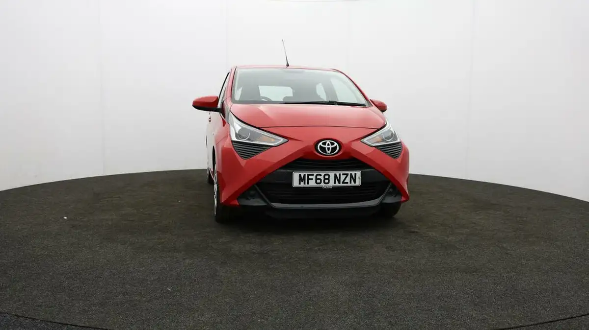 2018-toyota-aygo-10-vvt-i-x-play-71bhp-5d-big-45