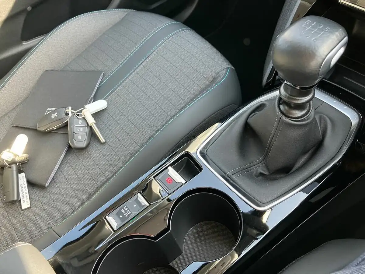 2022-peugeot-2008-suv-12-puretech-allure-premium-100bhp-big-16