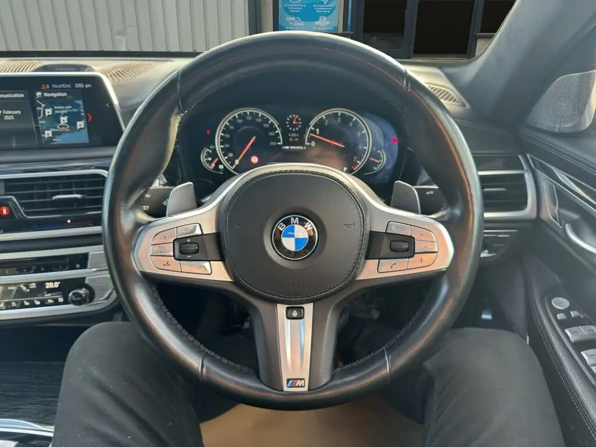 2018-bmw-7-series-66-m760li-big-14