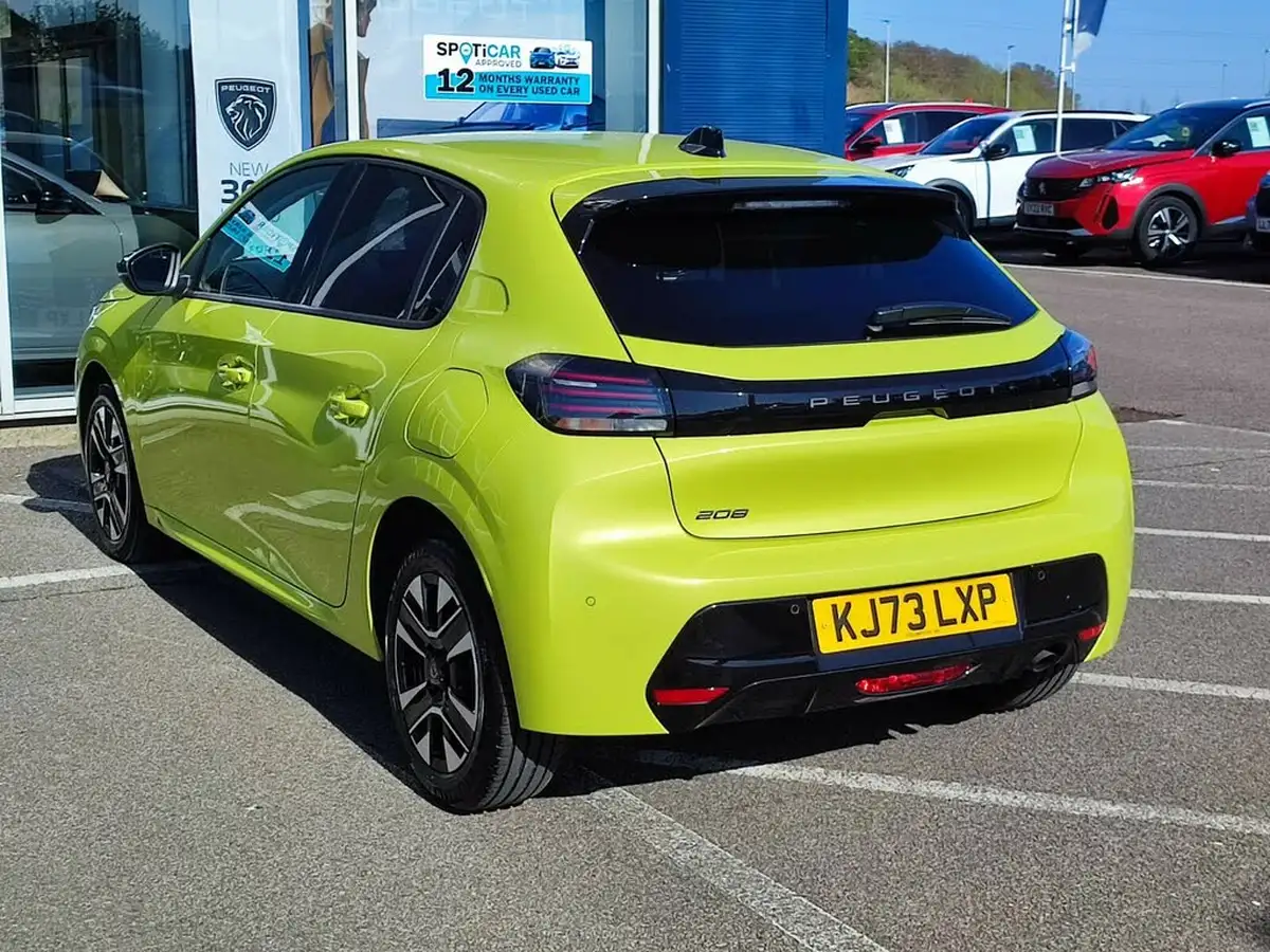 2024-peugeot-208-12-puretech-allure-big-6