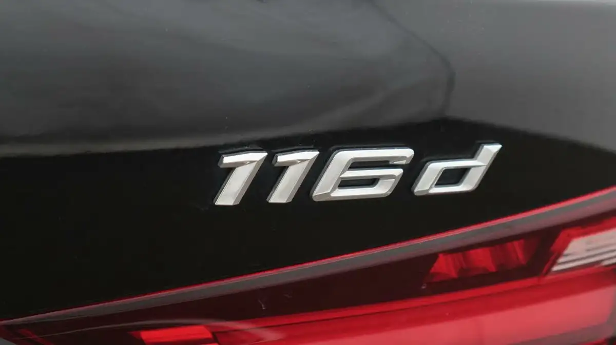 2022-bmw-1-series-15td-116d-sport-dct-big-21