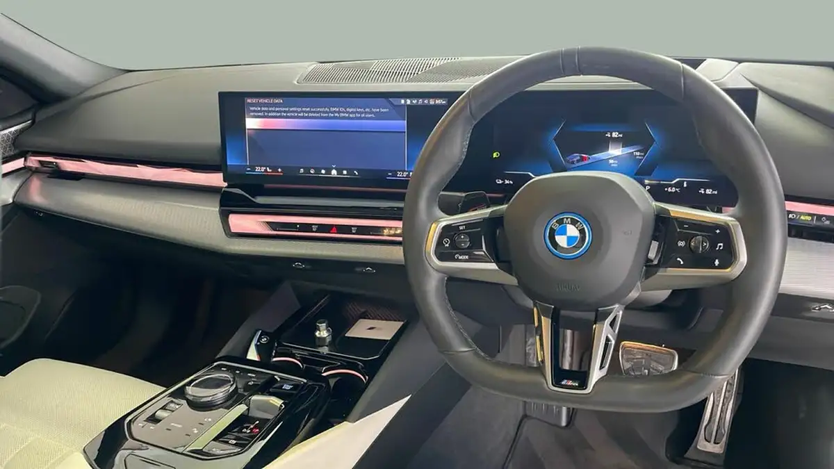 2024-bmw-5-series-e-i5-edrive40-m-sport-saloon-4d-big-10