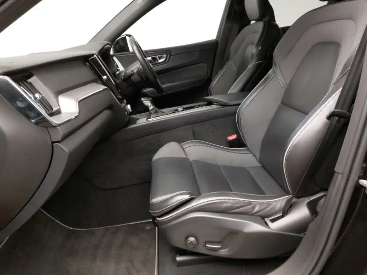 2019-volvo-xc60-20td-d4-r-design-geartronic-big-4