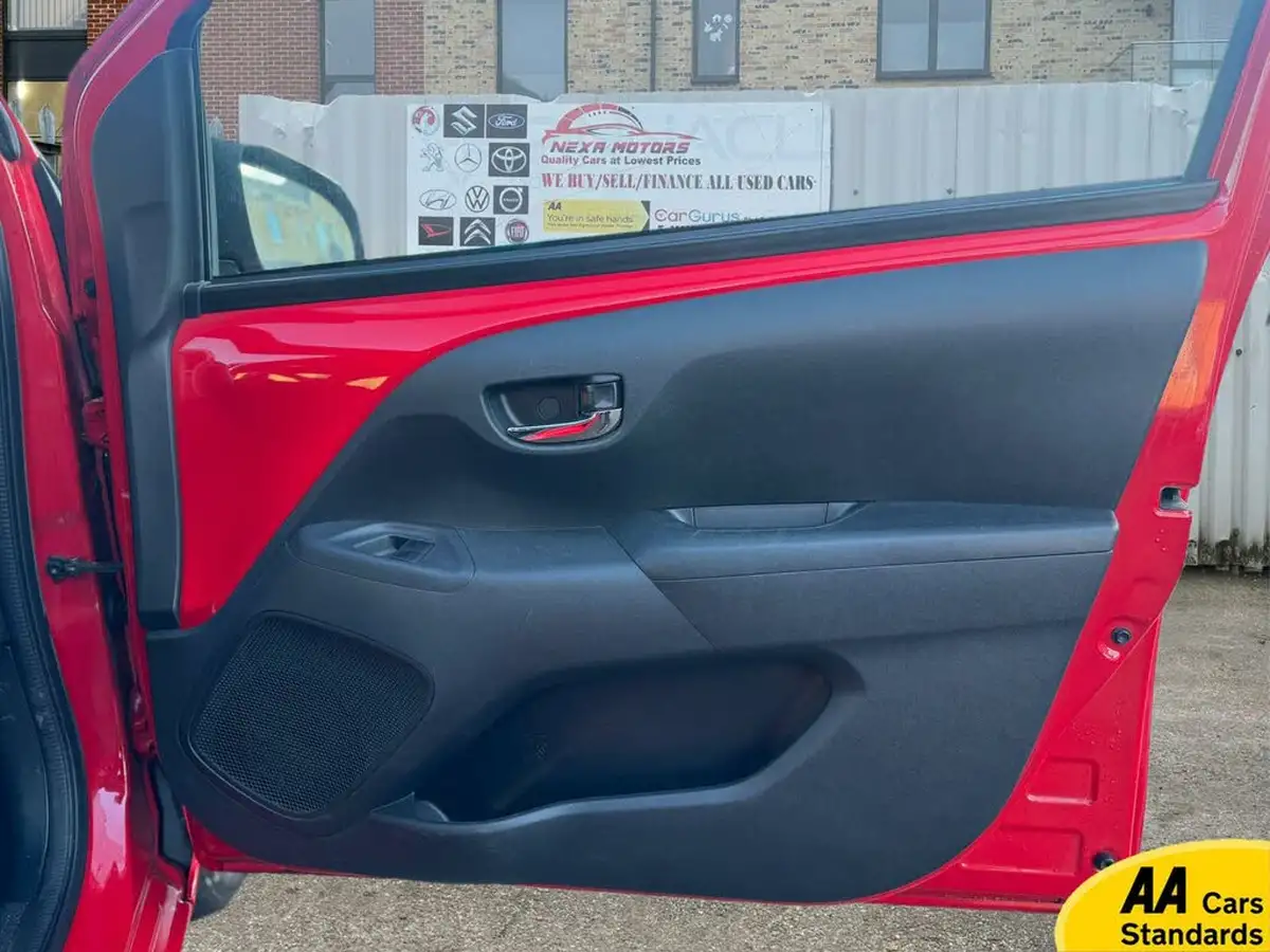 2016-toyota-aygo-10-vvt-i-x-play-68bhp-5d-big-16