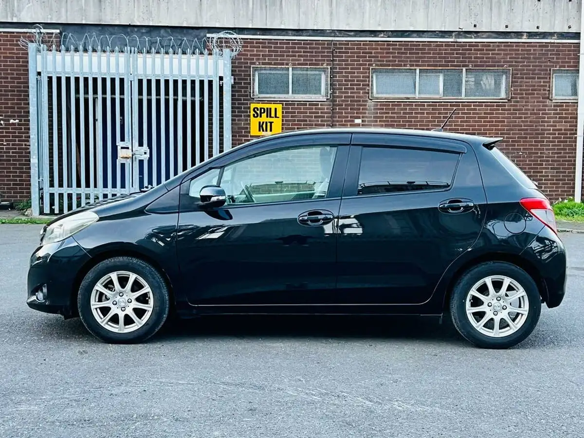 2011-toyota-yaris-133-tr-99bhp-5d-m-drive-s-big-7
