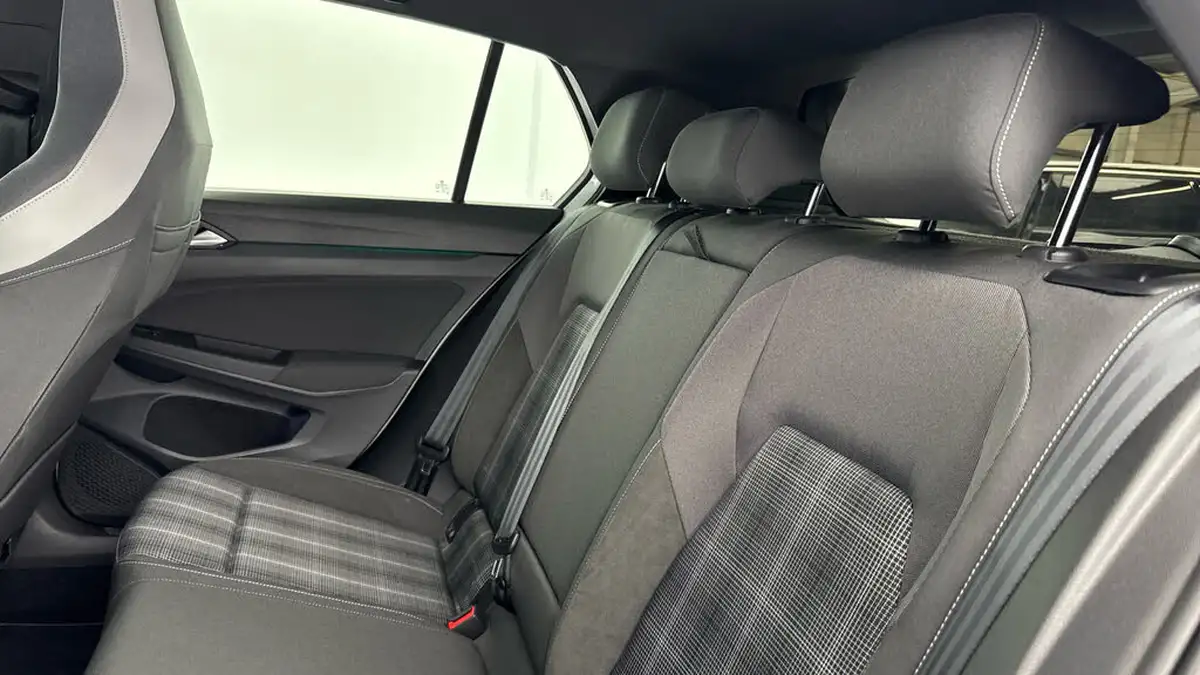 2021-volkswagen-golf-20tdi-gtd-big-13