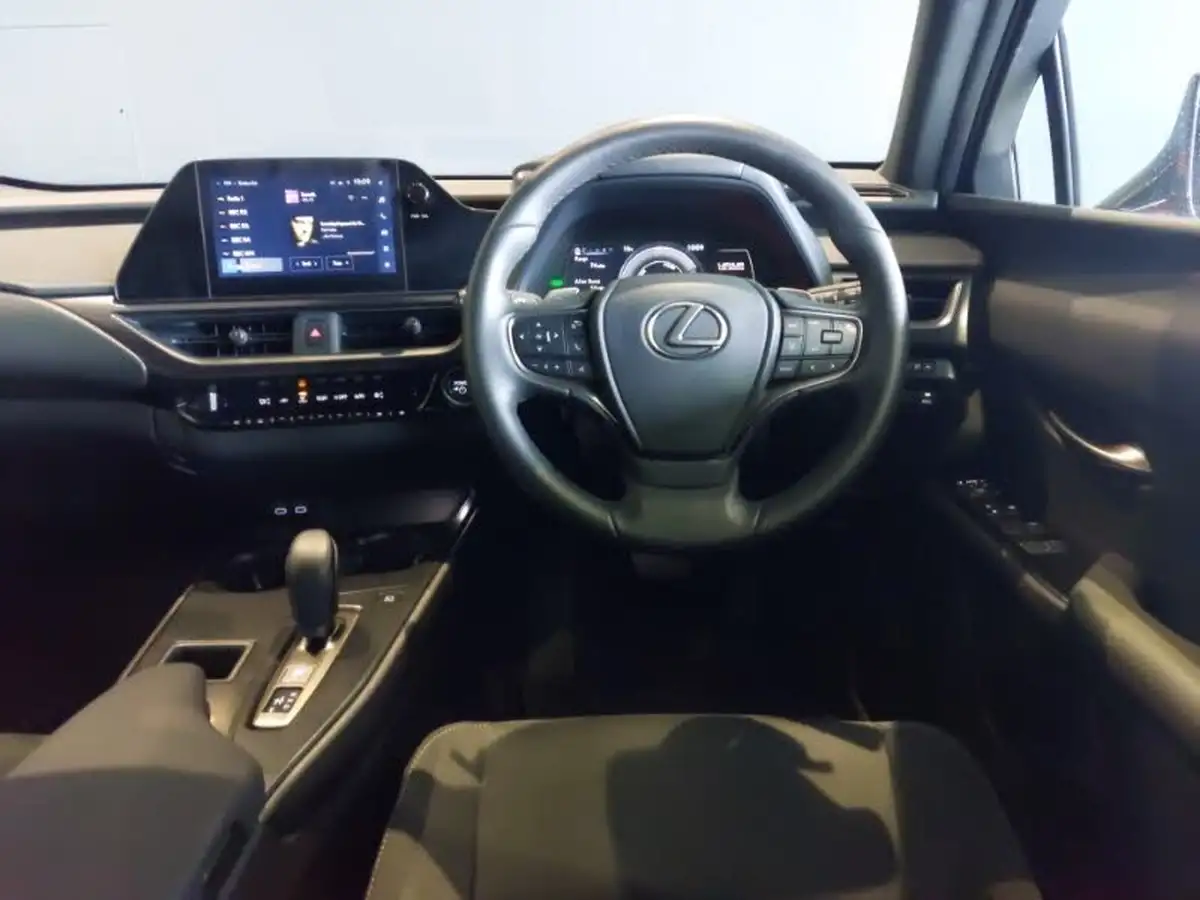 2024-lexus-ux-300e-e-ux-728kwh-big-6