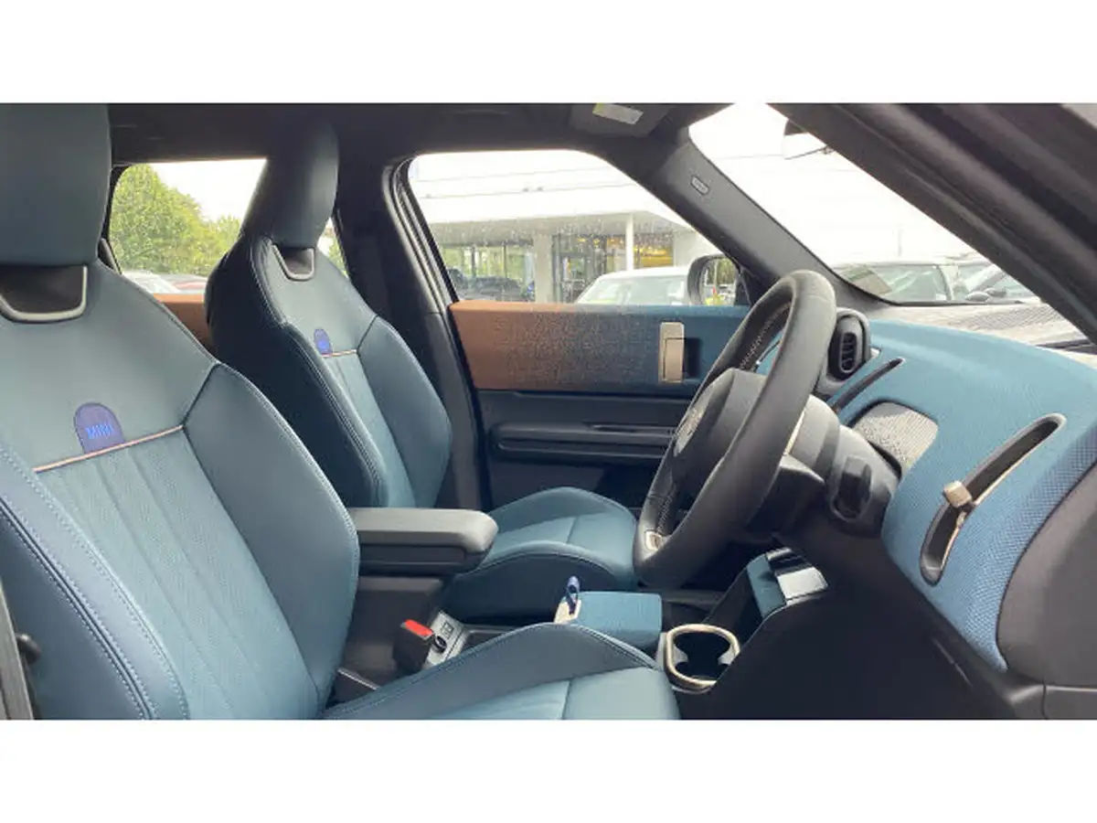 2024-mini-countryman-e-cooper-e-exclusive-big-10