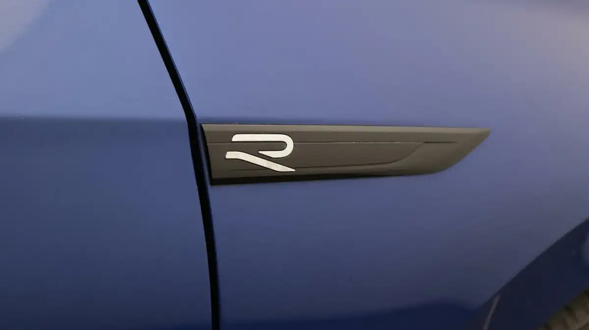 2023-volkswagen-golf-20-tsi-r-320ps-hatchback-big-21