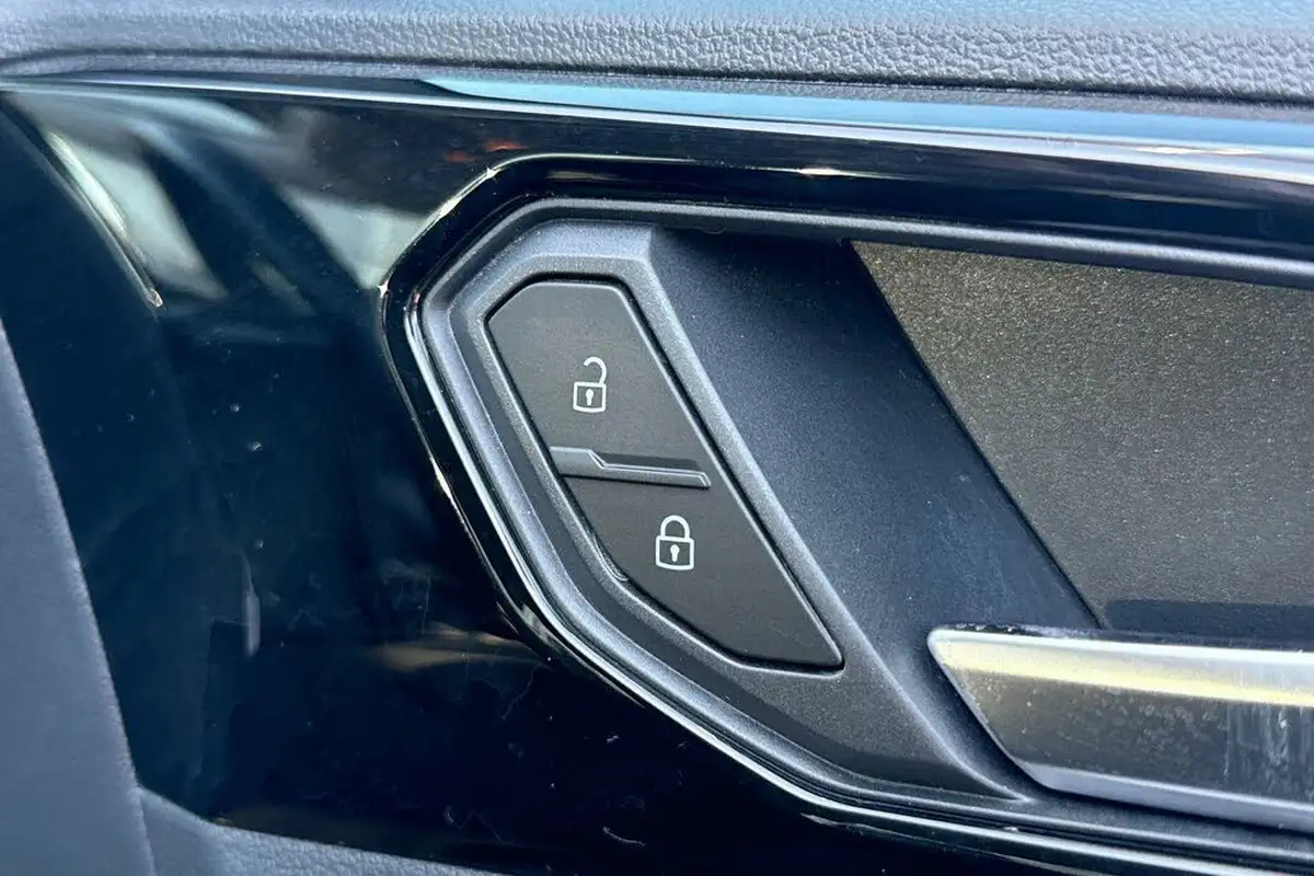 2022-volkswagen-t-cross-10-tsi-black-edition-110ps-big-55